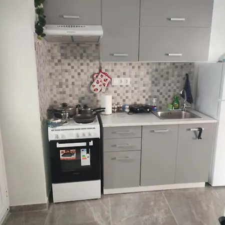 Το Σπιτι Στη Ρουγα * גלוסה