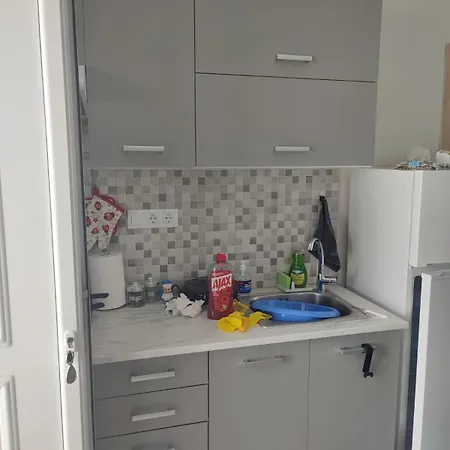 Το Σπιτι Στη Ρουγα Глосса