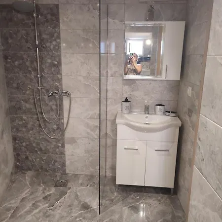 Το Σπιτι Στη Ρουγα *